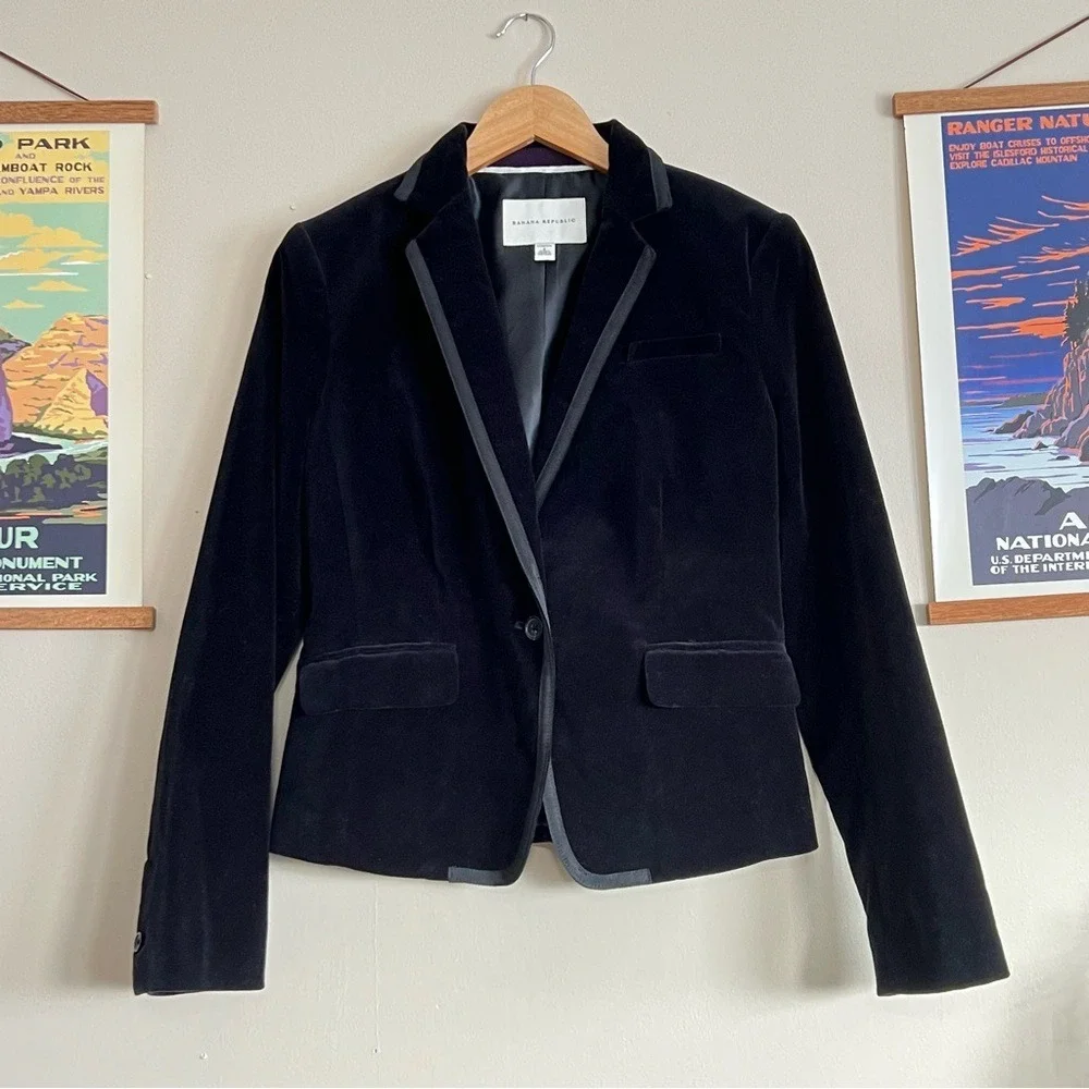 Banana Republic Velvet Tuxedo Blazer Size 6 EUC Party Preppy Going‎ Out